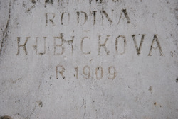 Kříž - detail nápisu